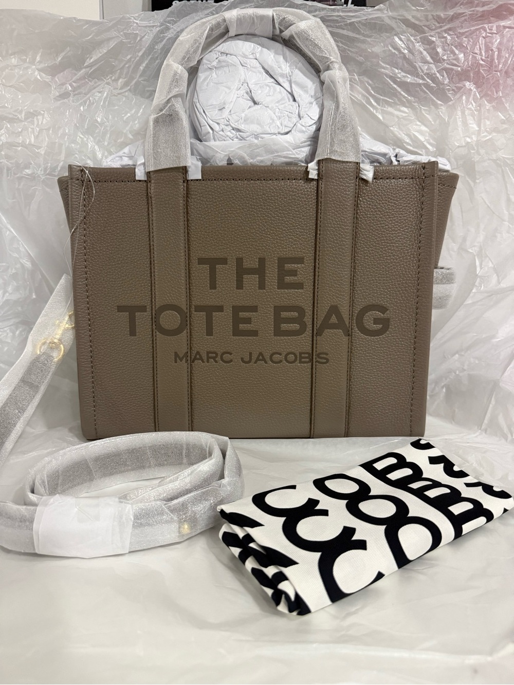 NWT Marc Jacobs The Leather Medium Tote Bag cement